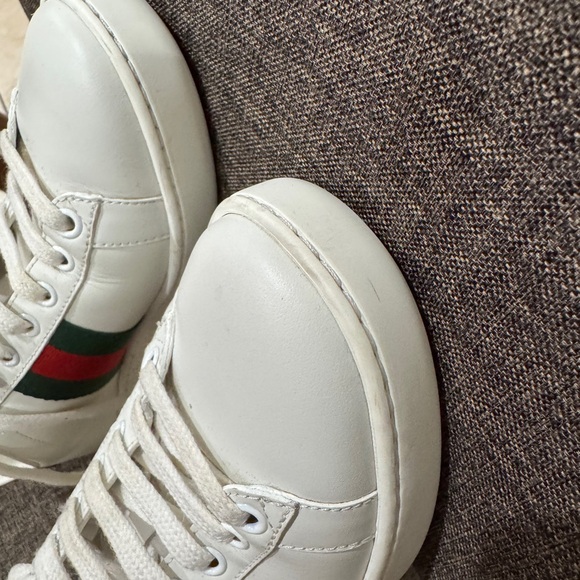 Gucci White Sneakers with Green and Red Stripe - Picture 13 of 14